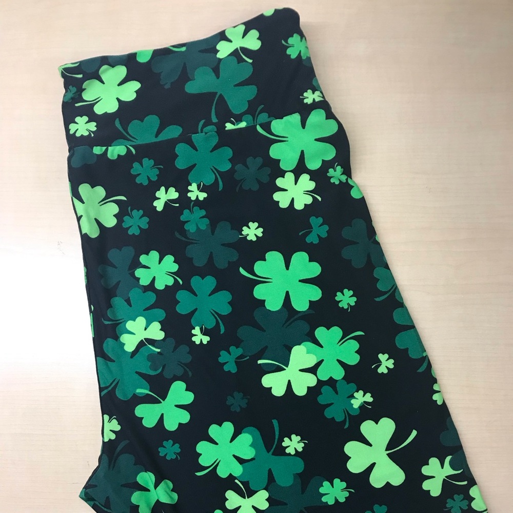 Lularoe NWOT TC2 shamrocks on black. Magically You